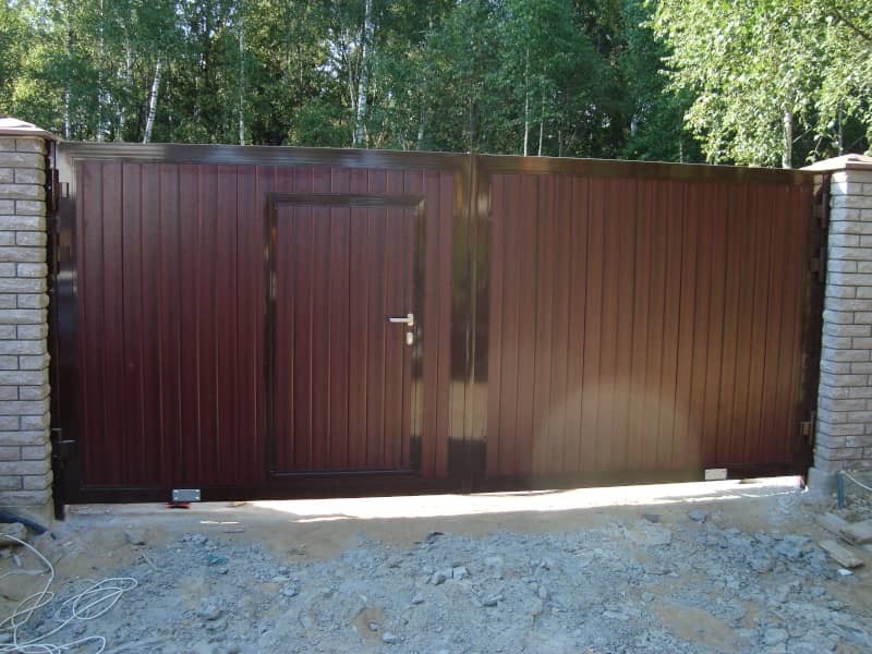 Уличные ворота DoorHan в Нижнем Тагиле с установкой