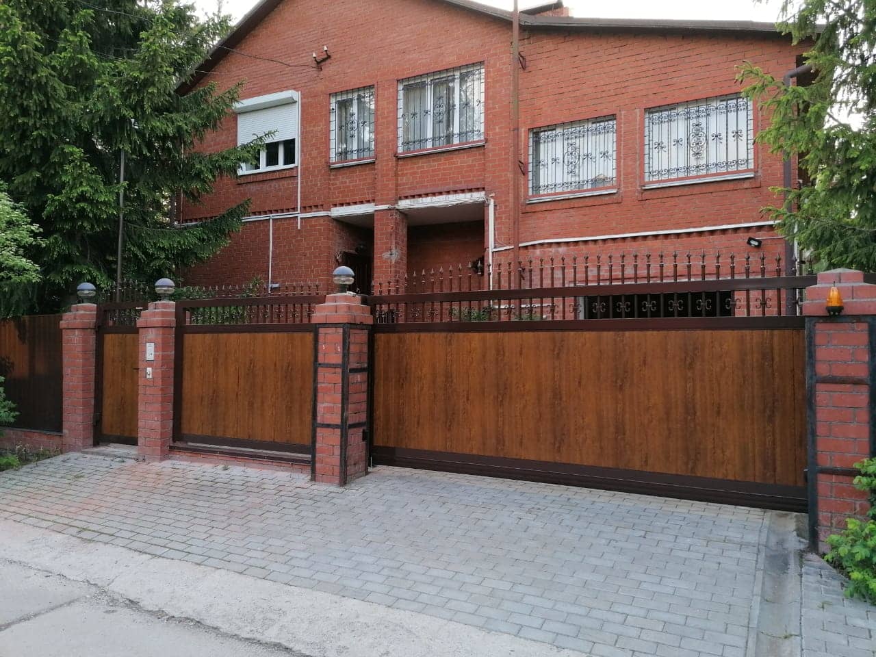 Уличные ворота DoorHan в Нижнем Тагиле с установкой